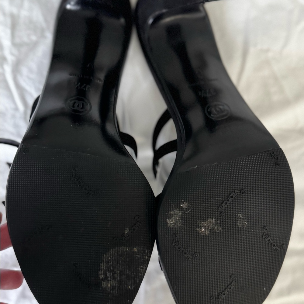 💯CHANEL Black Sandals with CC Logo Accents - Picture 8 of 9
